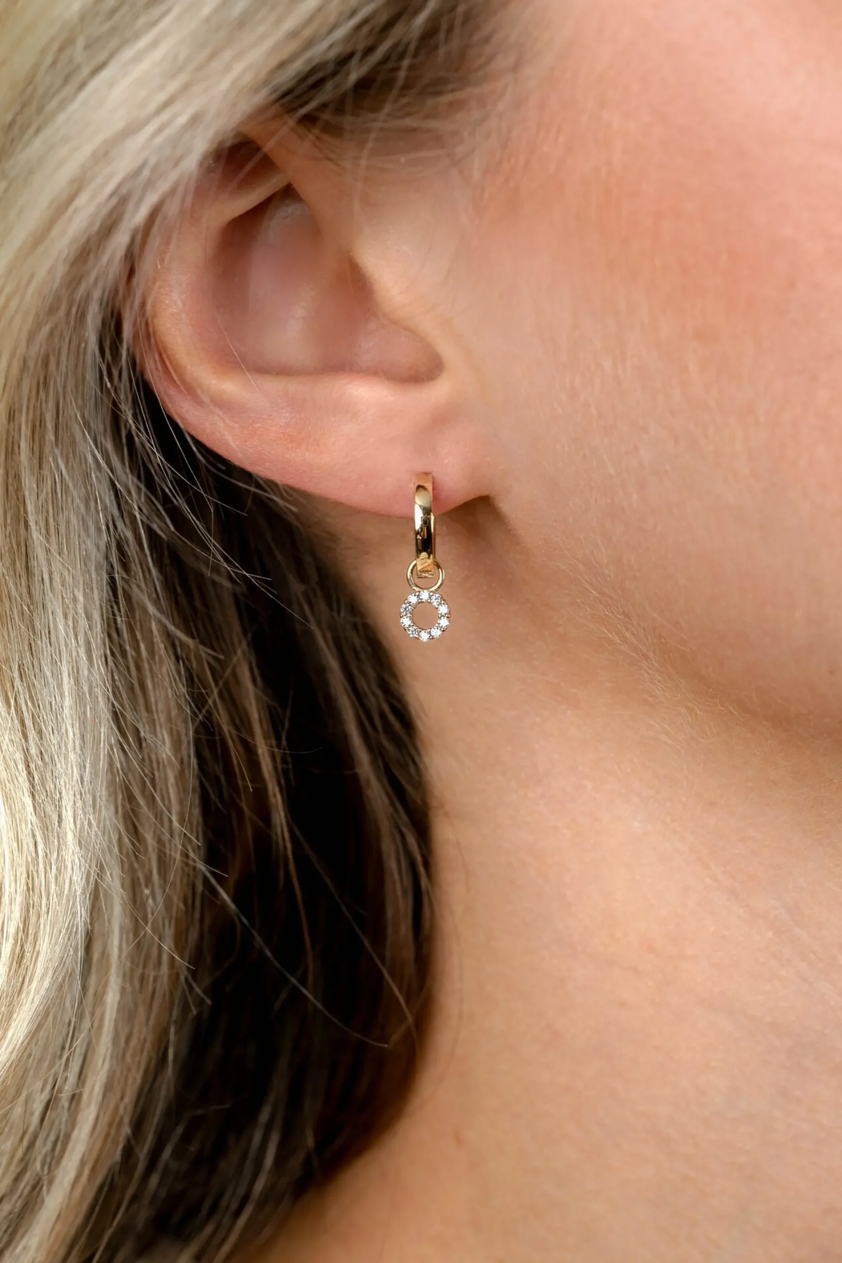 6mm ZINZI Gold 14 krt gouden oorbedels in ronde vorm bezet met witte zirkonia's ZGCH536 (zonder oorringen)
