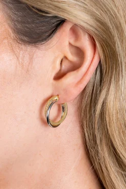 19mm ZINZI Gold 14 krt gouden bicolor oorringen waarbij sierlijk twee buizen over elkaar lopen. Voor een mooie multi-look uitstraling. ZGO336