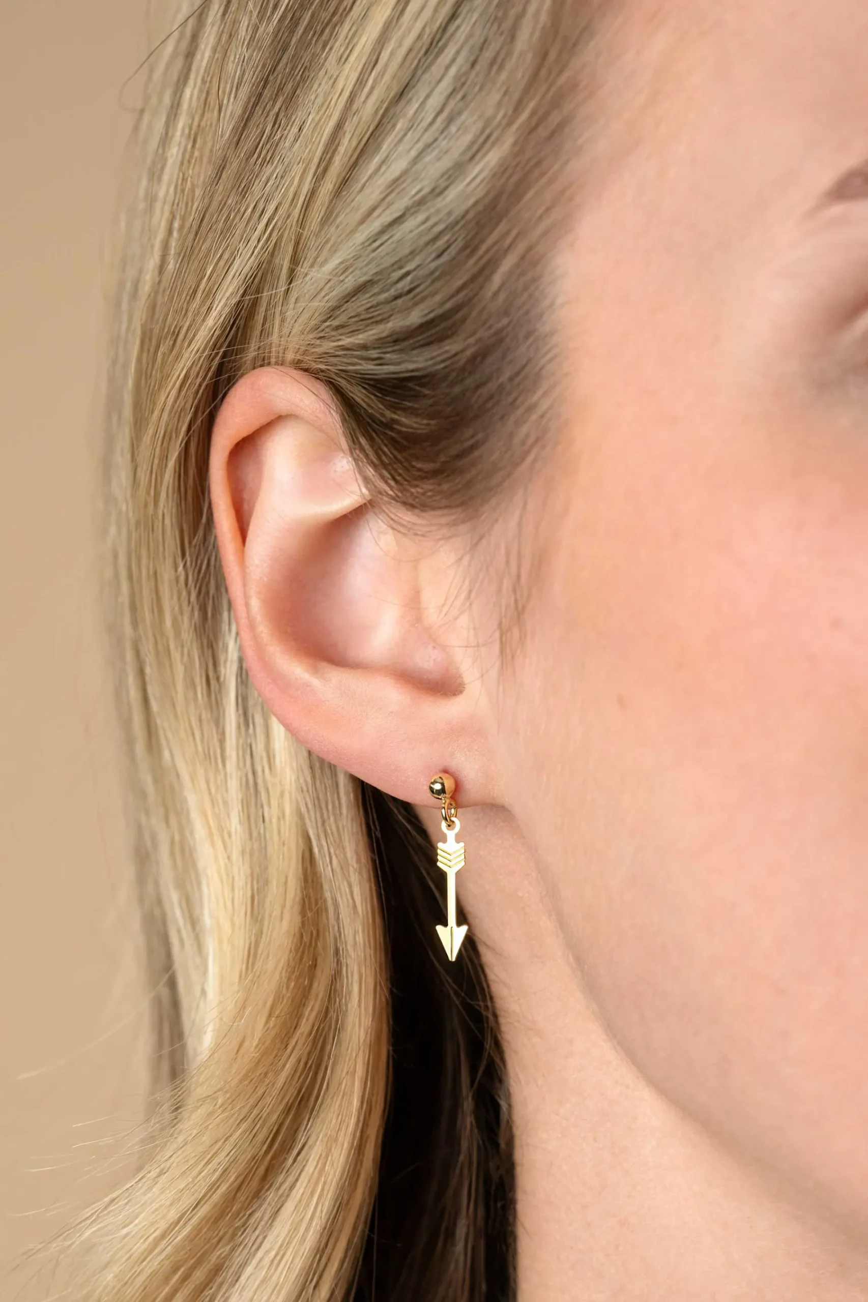21mm ZINZI Gold 14 krt gouden oorstekers met trendy bungelende pijl ZGO383