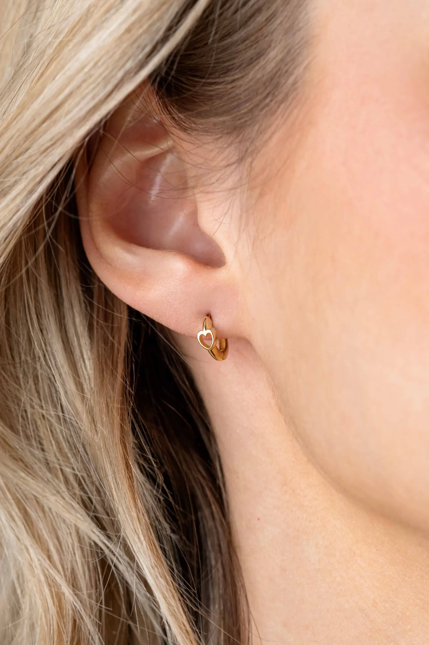10mm ZINZI Gold 14 krt gouden oorringen met open harten, luxe klapsluiting 10 x 1,6mm ZGO449