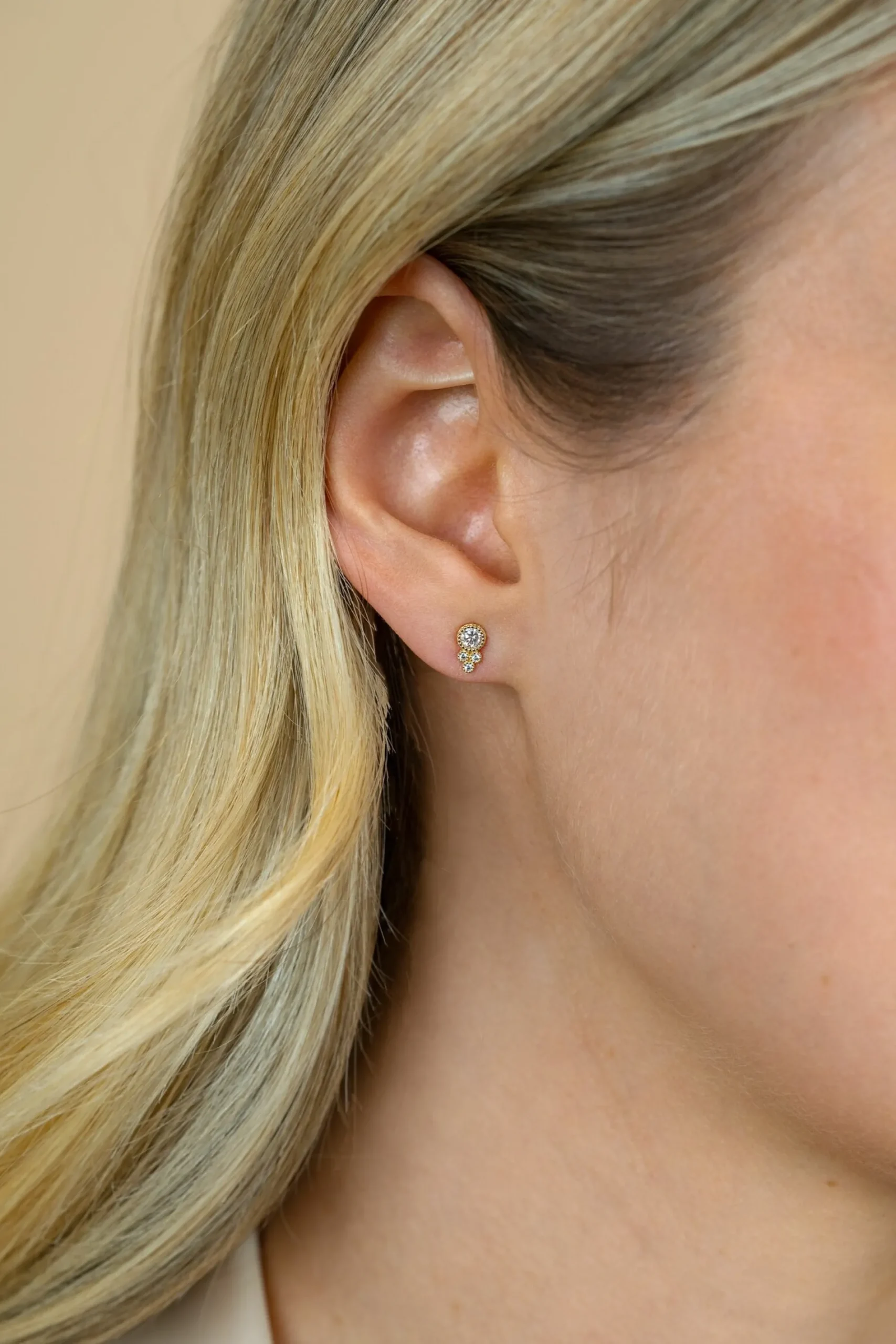7mm ZINZI Gold 14 krt gouden fantasie oorstekers, bezet met witte zirkonia's ZGO545