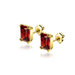 9mm ZINZI gold plated zilveren oorknoppen met een rechthoekige rood granaat kleursteen in vierpoots-zetting ZIO2392R
