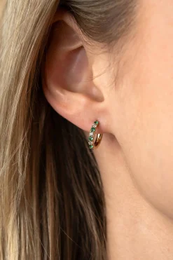 12mm ZINZI gold plated zilveren oorringen bezet met ronde witte zirconia's en diepgroene kleurstenen 2mm buisdikte met luxe klapsluiting ZIO2557