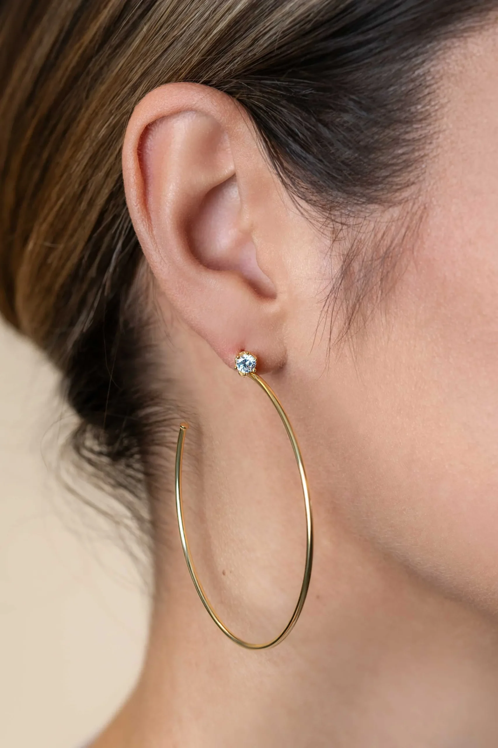 55mm ZINZI gold plated zilveren oorstekers 5mm witte zirconia met halve oorringen 55mm en 1,5mm buisdikte ZIO2574Y