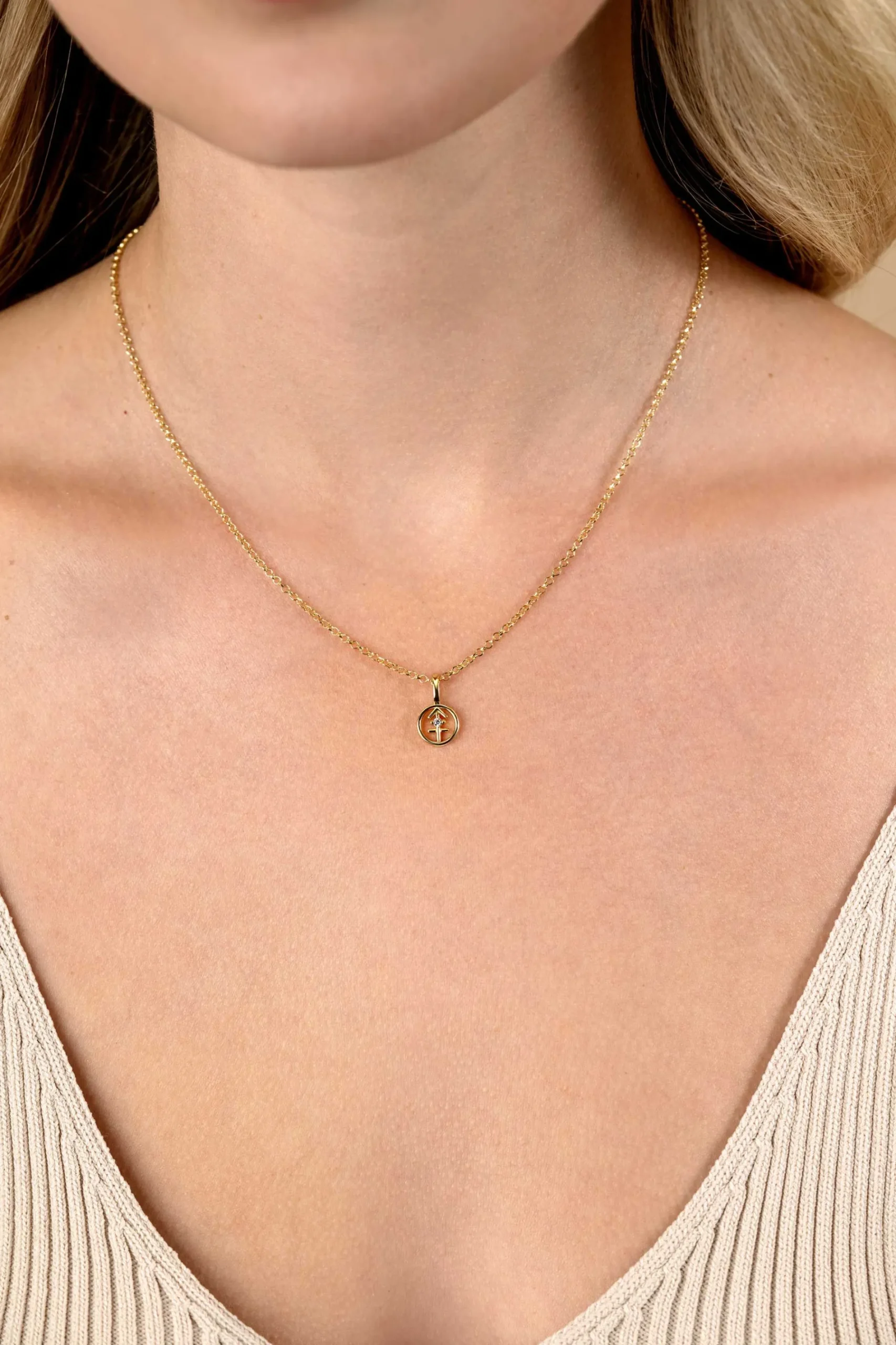 9mm ZINZI gold plated zilveren Boogschutter sterrenbeeldhanger bezet met witte zirconia ZIHY-BOO (zonder collier)