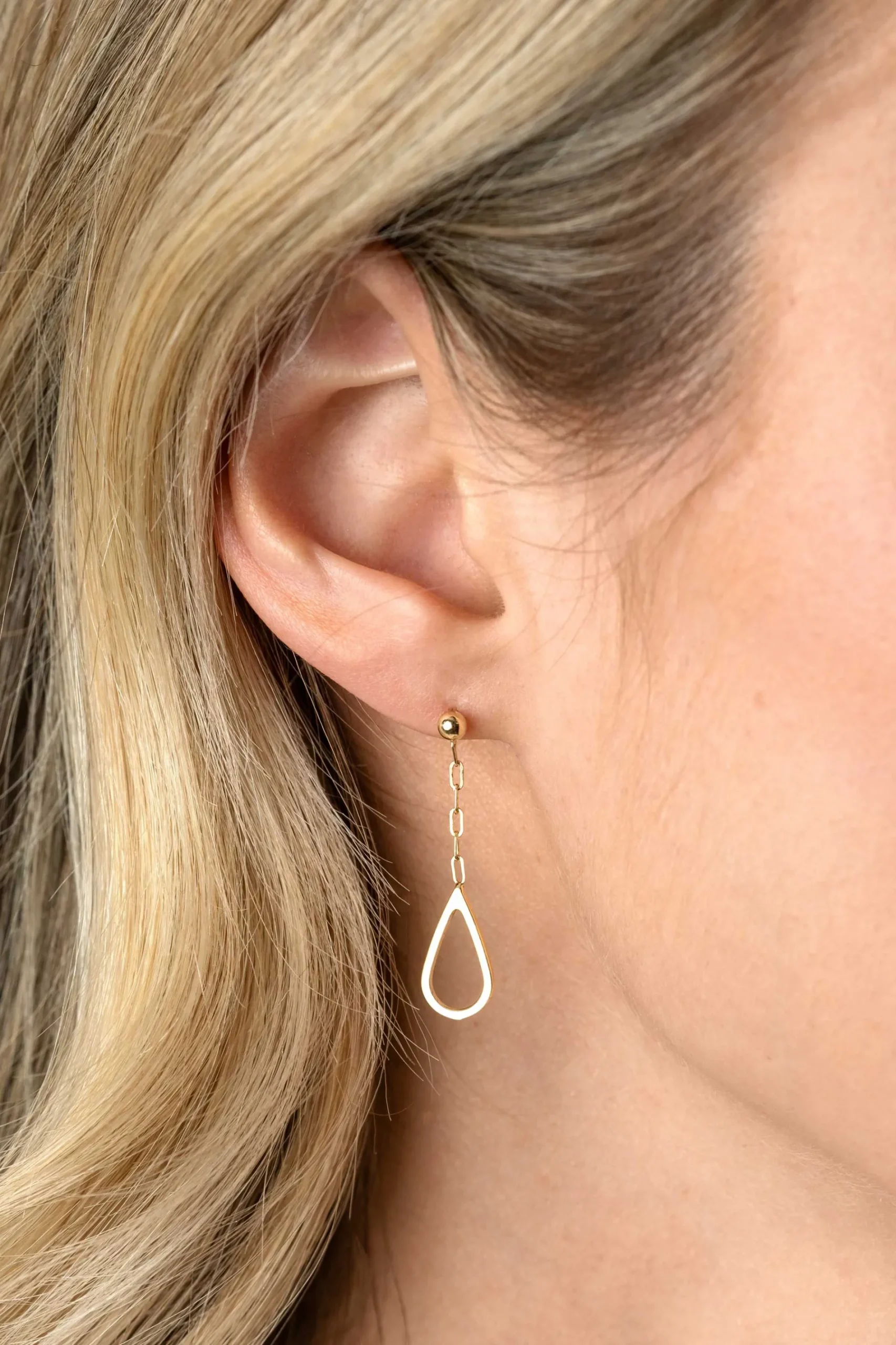 31mm ZINZI gold plated zilveren oorstekers met schakelkettinkje en open druppelvorm ZIO2634