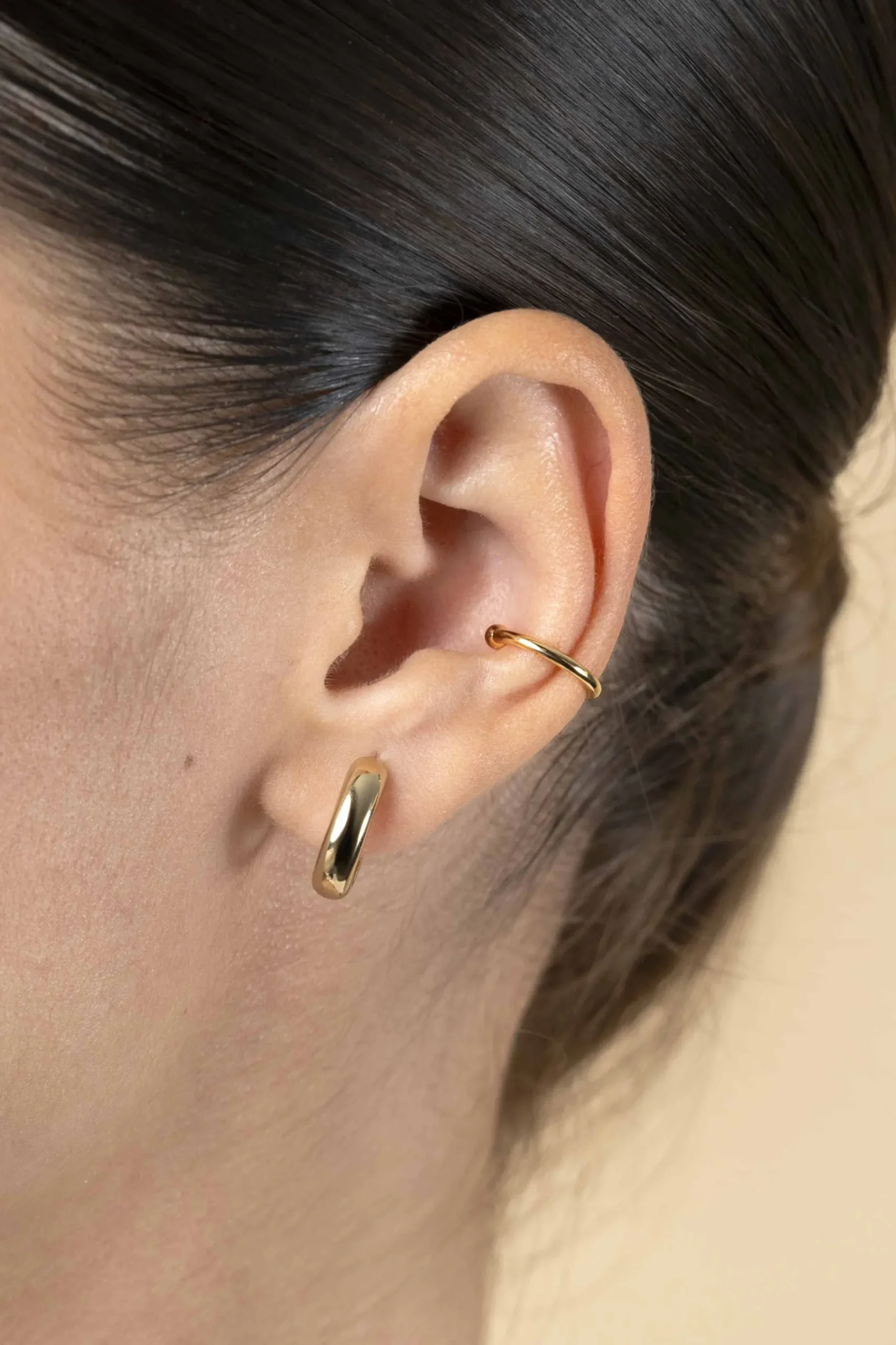 12,5mm ZINZI gold plated zilveren ear cuff gladde buis per stuk geprijsd ZIO-CUFF1G