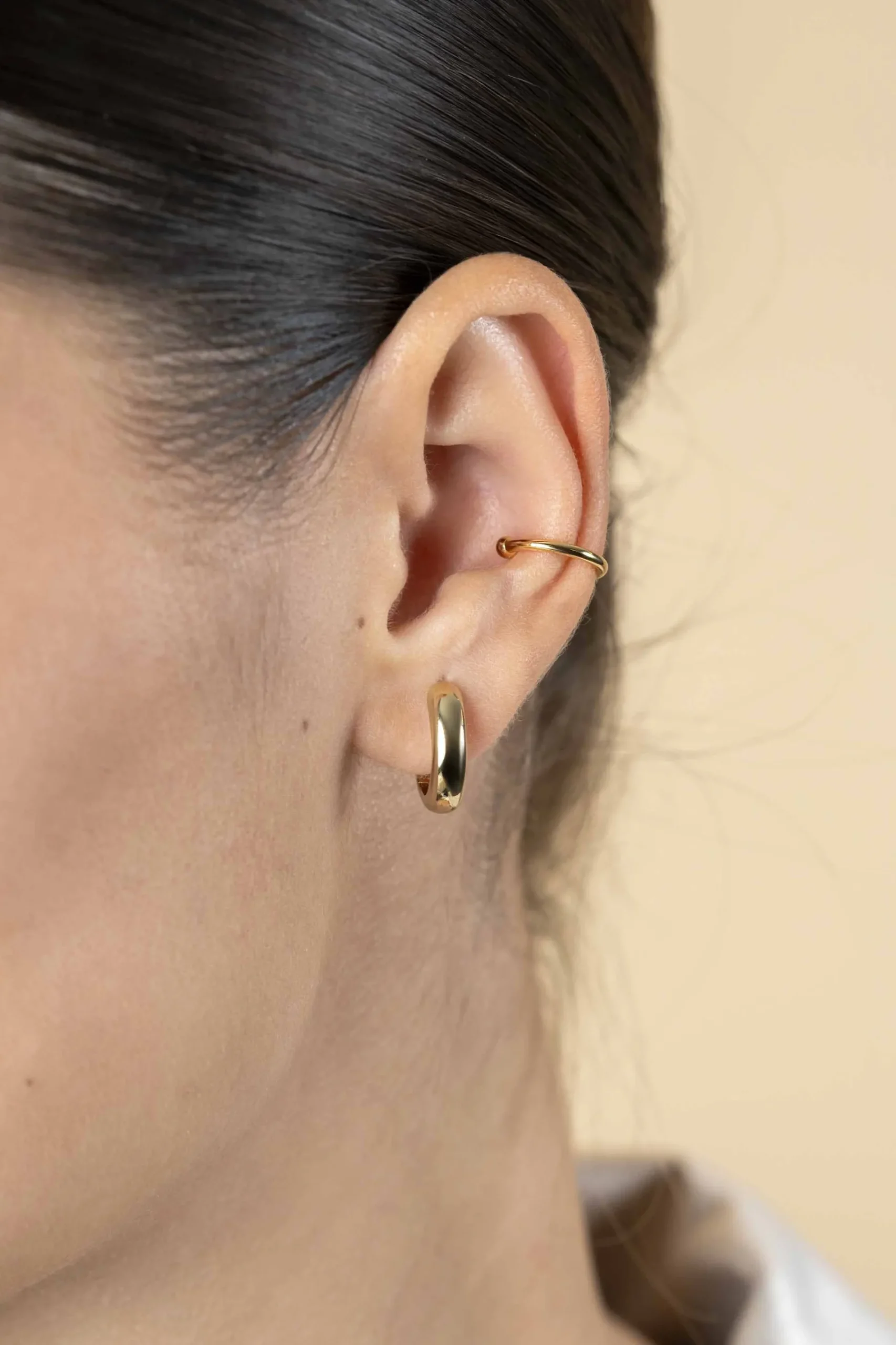 12,5mm ZINZI gold plated zilveren ear cuff gladde buis per stuk geprijsd ZIO-CUFF1G