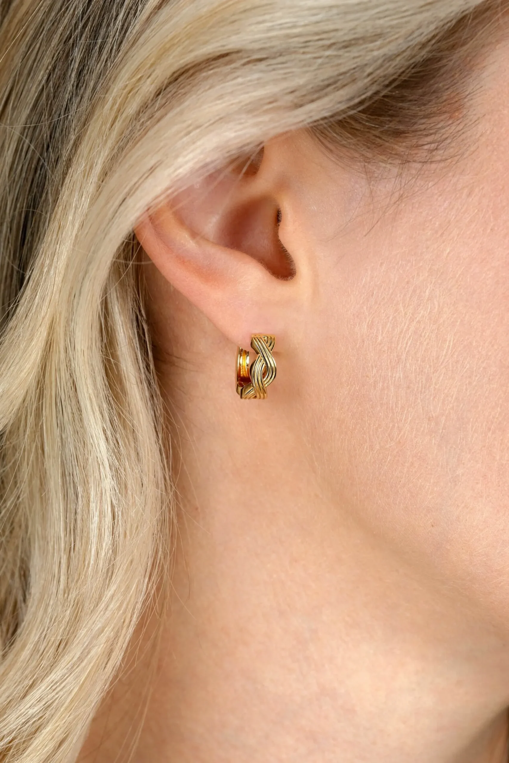 15mm ZINZI gold plated zilveren oorringen met luxe Infinity teken en klapsluiting ZIO2684