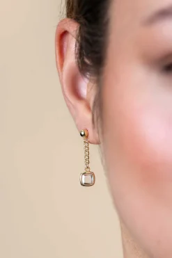 25mm ZINZI gold plated zilveren oorstekers met gourmet kettinkje en vierkante zetting bezet met witte zirconia ZIO2417Y