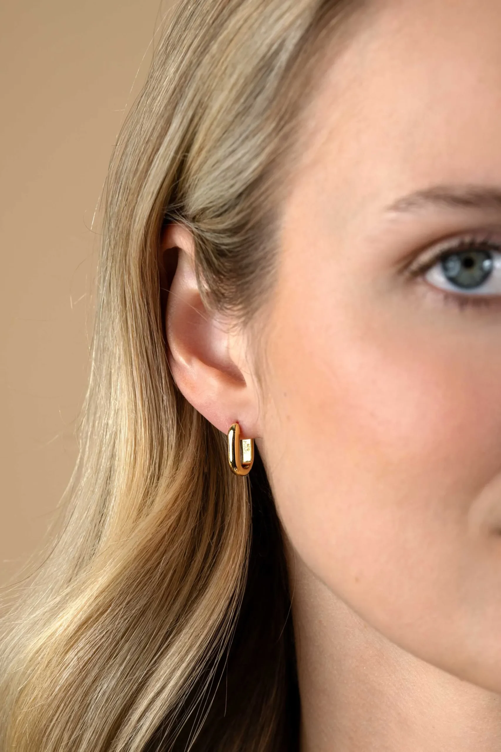 14,5mm ZINZI gold plated zilveren oorringen in ovale vorm met ronde buis 3mm breed ZIO2603G
