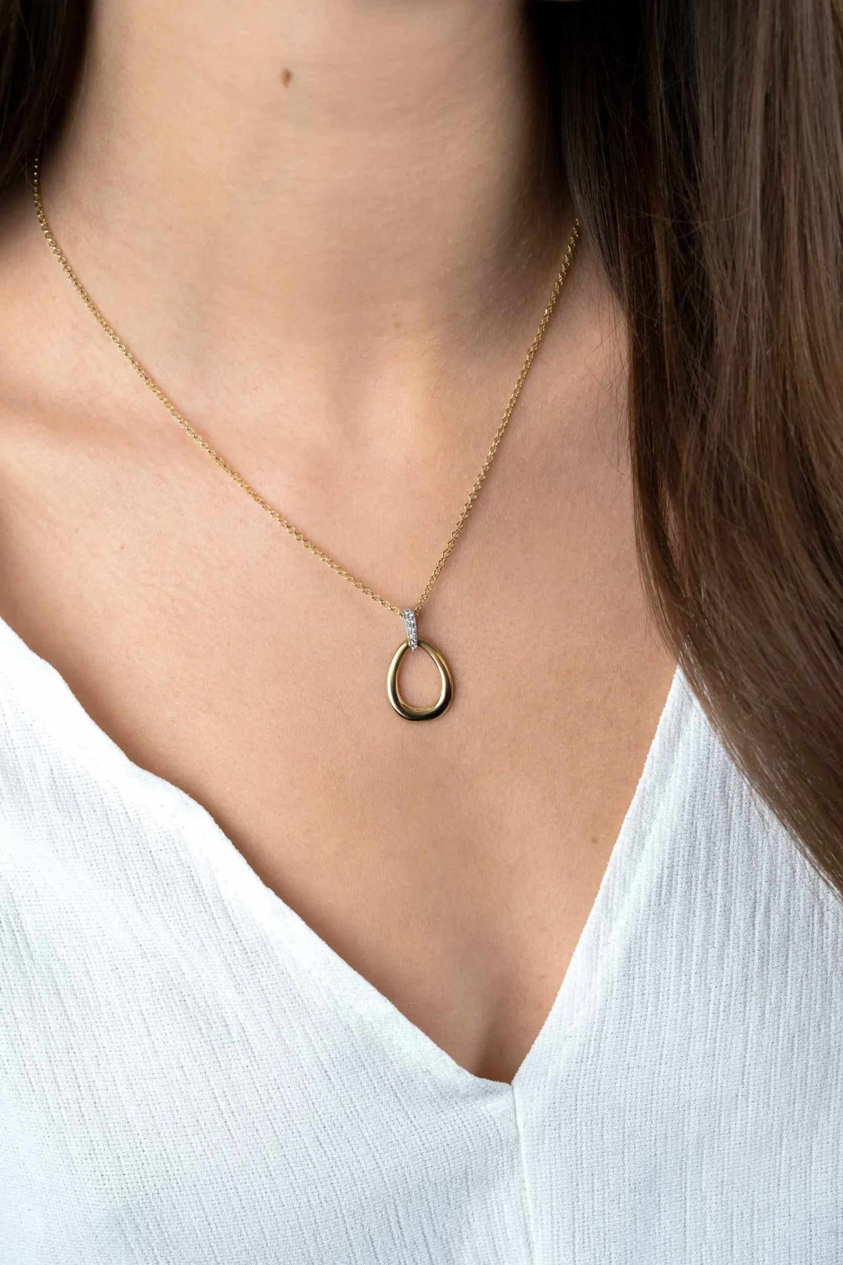26mm ZINZI gold plated zilveren bicolor hanger druppelvorm glad met witte zirconia's ZIH1709Y (zonder collier)