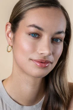 21mm ZINZI gold plated zilveren halve oorringen 4mm buisdikte, bezet met 12 witte zirconia's en met vlindersluiting ZIO2573Y