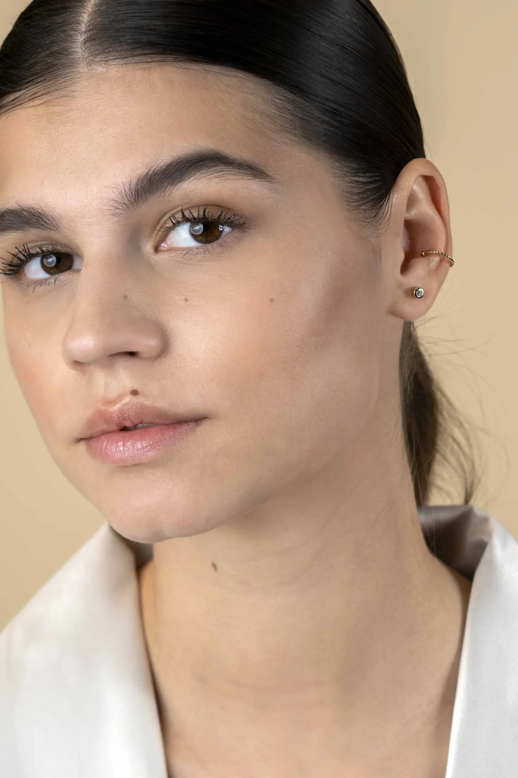 12,5mm ZINZI gold plated zilveren ear cuff gedraaide buis per stuk geprijsd ZIO-CUFF3G