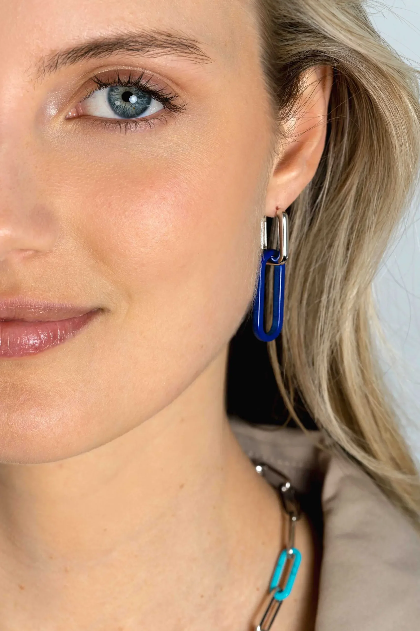 30mm ZINZI grote ovale oorbedels in trendy lapis lazuli blauw ZICH2456L (zonder oorringen)