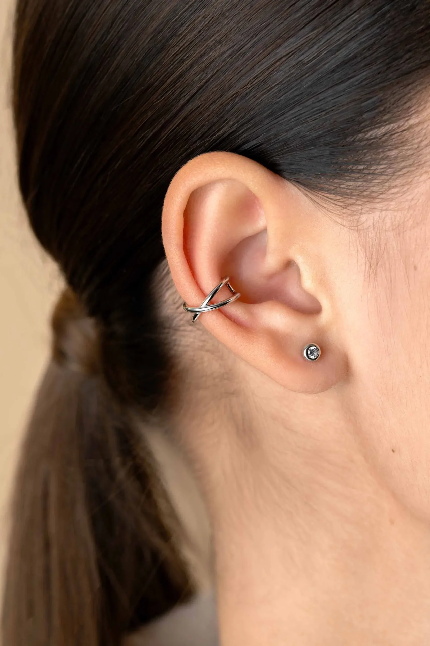 12,5mm ZINZI zilveren ear cuff cross-over gladde buis 5,5mm breed per stuk geprijsd ZIO-CUFF5