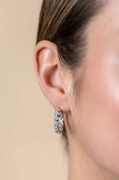 21mm ZINZI zilveren halve oorringen 4mm buisdikte, bezet met 12 witte zirconia's en met vlindersluiting ZIO2573