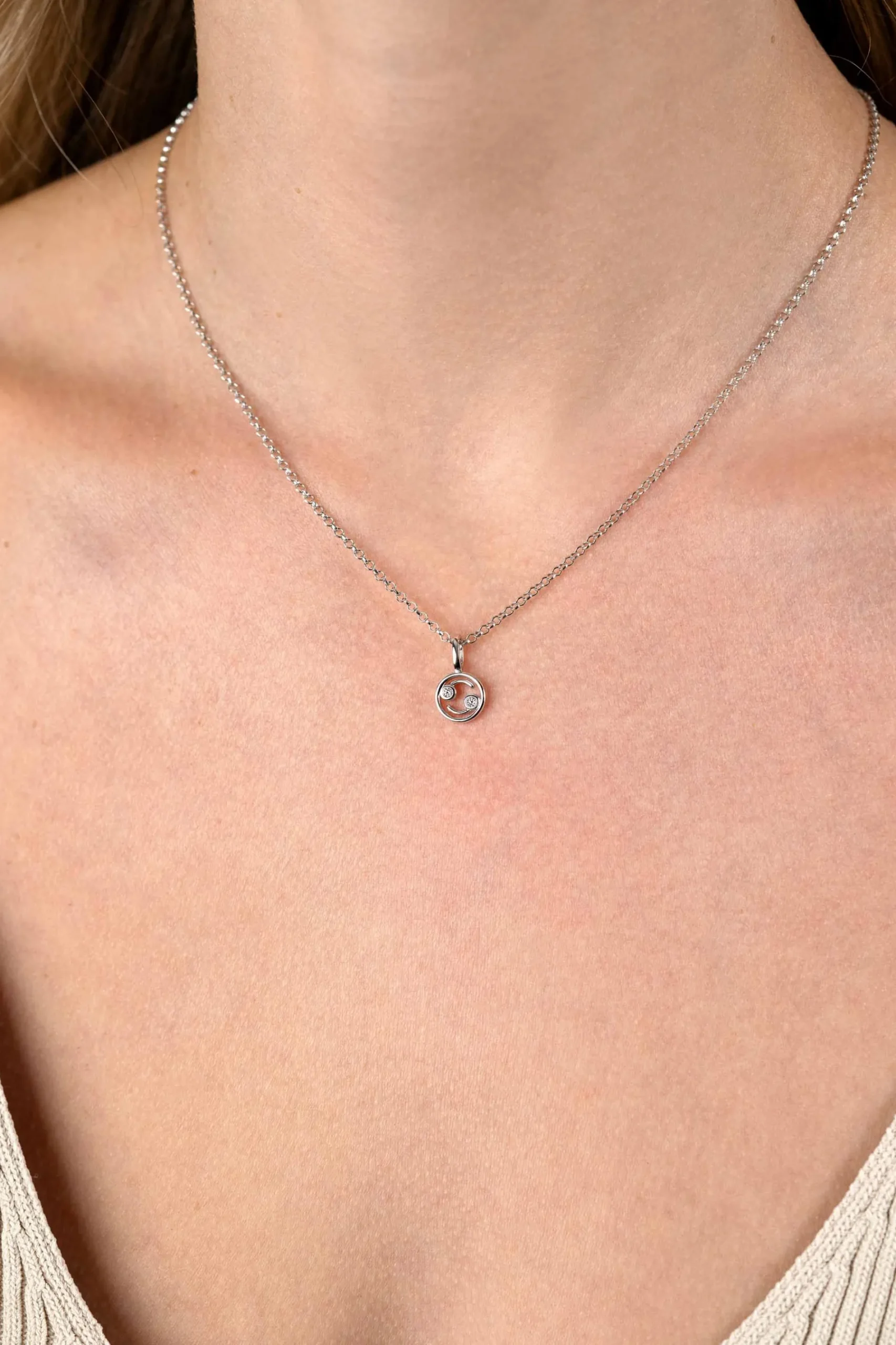 9mm ZINZI zilveren Kreeft sterrenbeeldhanger bezet met witte zirconia ZIH-KRE (zonder collier)