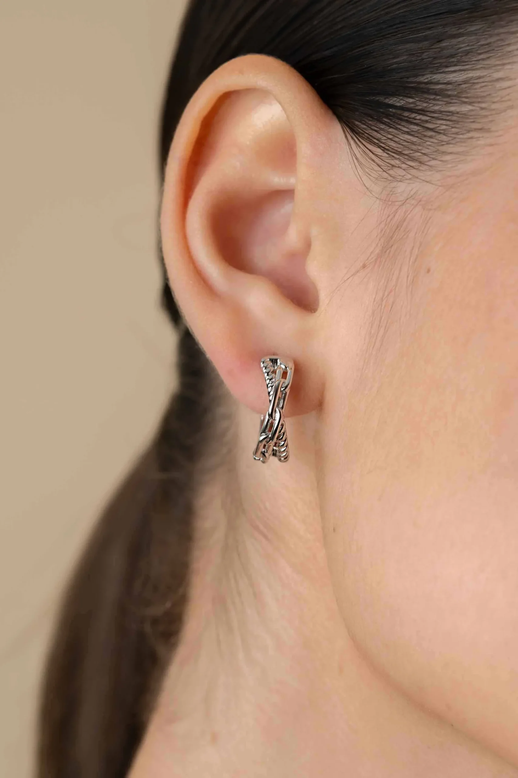 18mm ZINZI zilveren luxe oorringen cross-over met paperclip schakel en gedraaide baan 18x6mm met klapsluiting ZIO2544