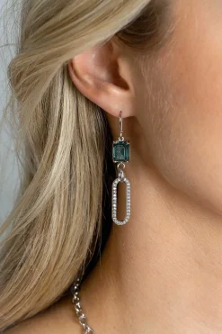58mm ZINZI zilveren oorhangers met schitterende ovale schakel, bezet met witte zirconia's en groenachtig blauwe (petrol) kleursteen in vierpootszetting ZIO2487L