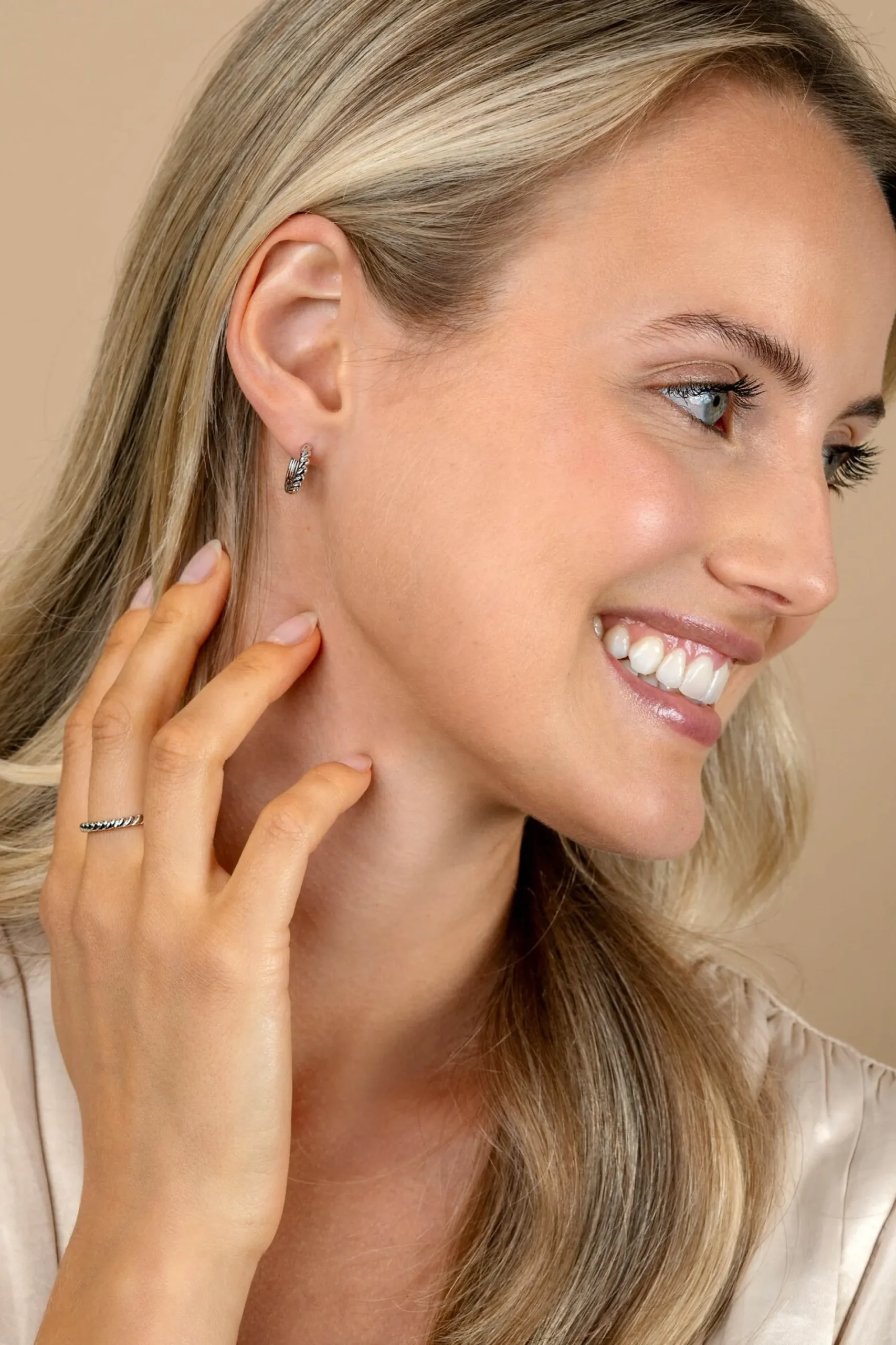 14mm ZINZI zilveren oorringen met kleine druppels en luxe klapsluiting ZIO2688