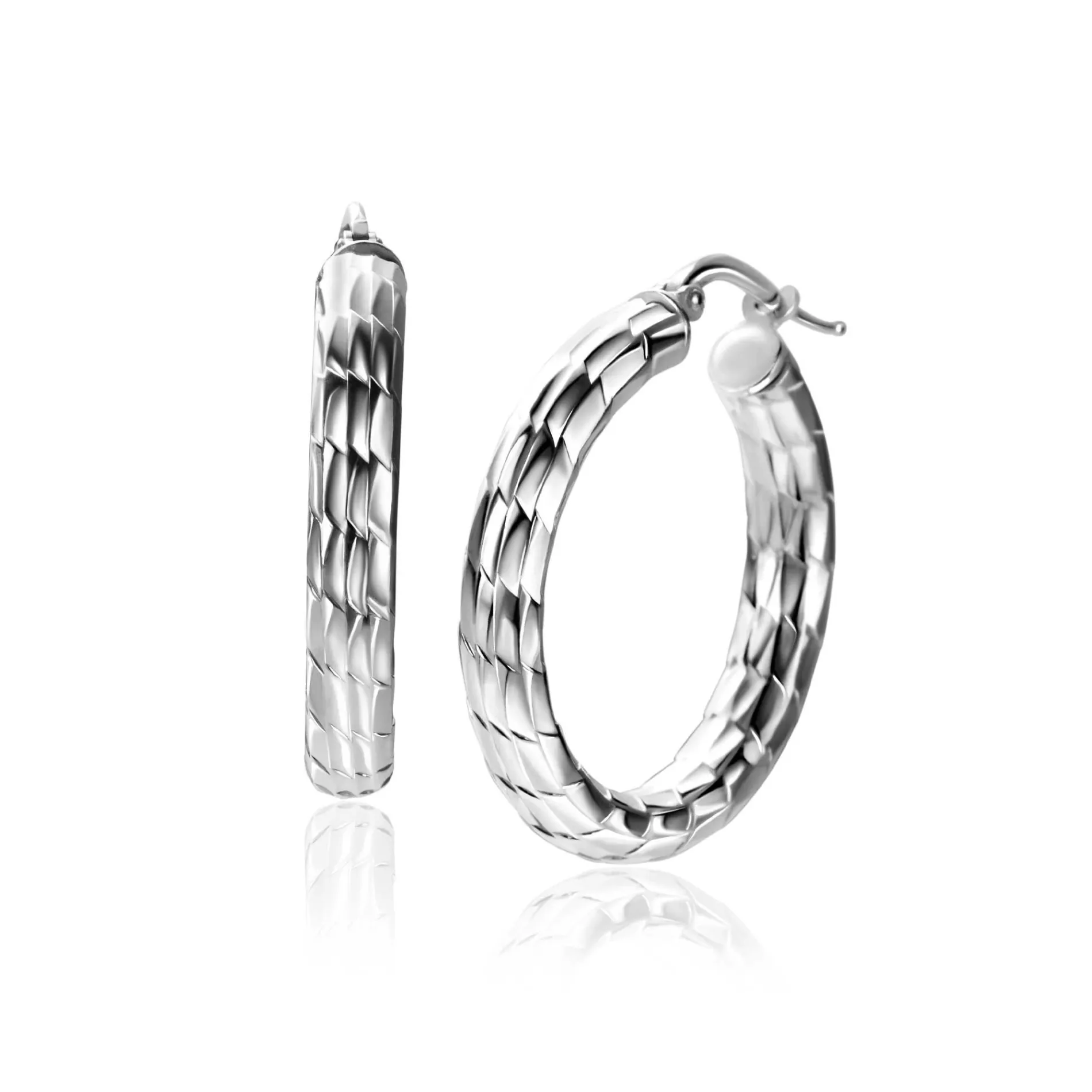 28mm ZINZI zilveren oorringen met mooi bewerkte buis 4,5mm breed en handige bovensluiting ZIO2575