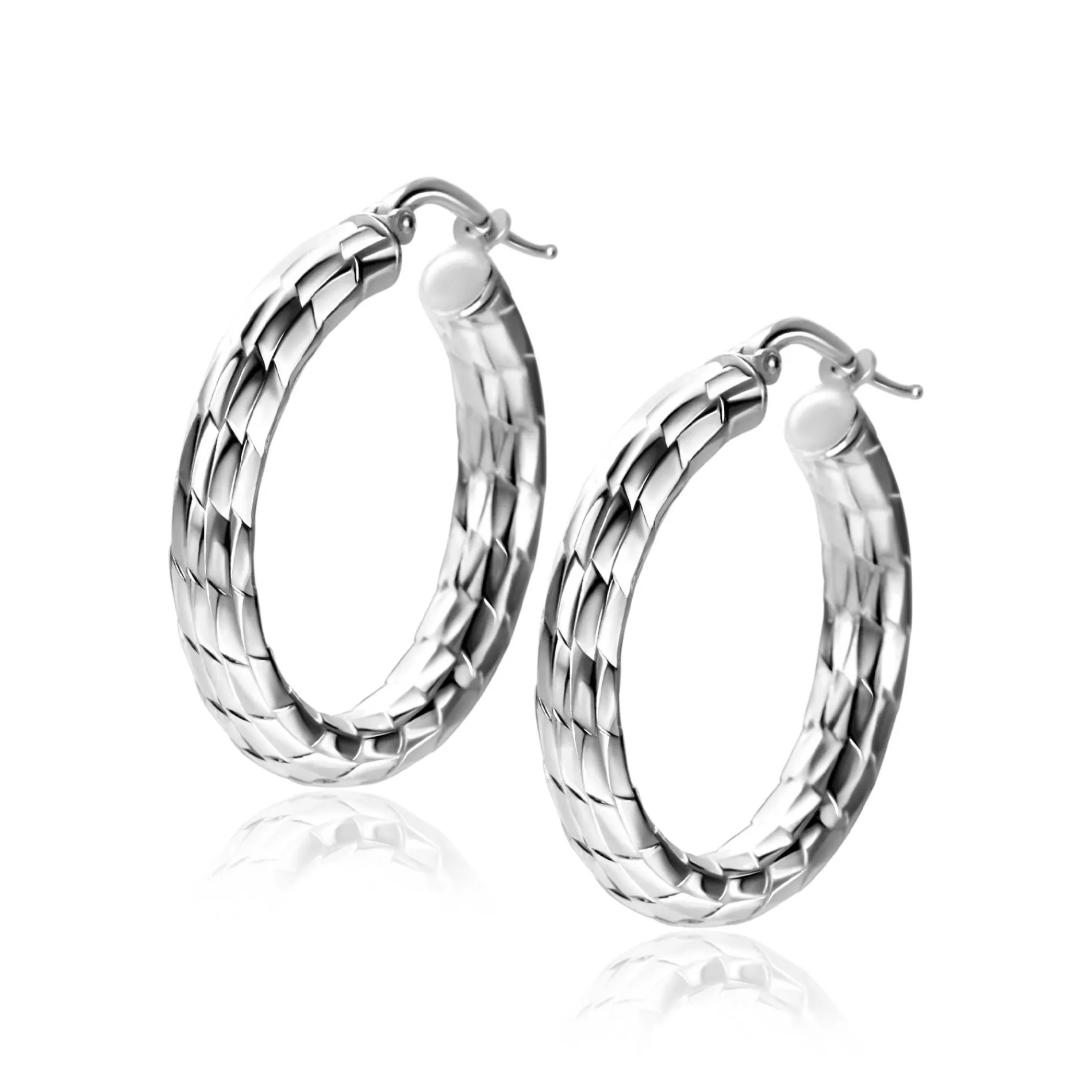 28mm ZINZI zilveren oorringen met mooi bewerkte buis 4,5mm breed en handige bovensluiting ZIO2575