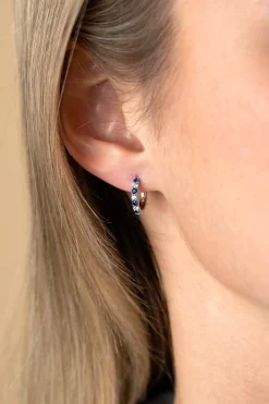 12mm ZINZI zilveren oorringen bezet met ronde witte zirconia's en donkerblauwe kleurstenen 2mm buisdikte met luxe klapsluiting ZIO2559
