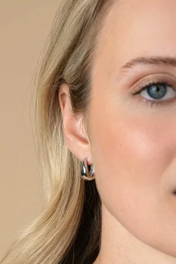 15mm ZINZI zilveren oorringen organisch gevormd 6,5mm breed met luxe klapsluiting ZIO2609
