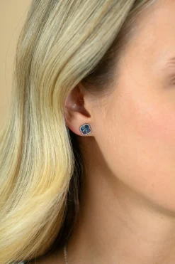 9mm ZINZI zilveren oorstekers in klaver vorm met lichtblauwe zirkonia ZIO2663B