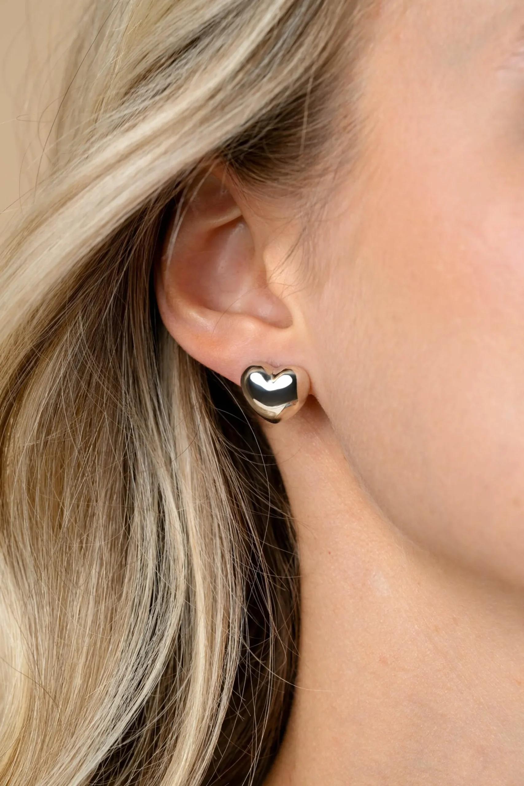 13mm ZINZI zilveren oorstekers in bolle hart vorm ZIO2672
