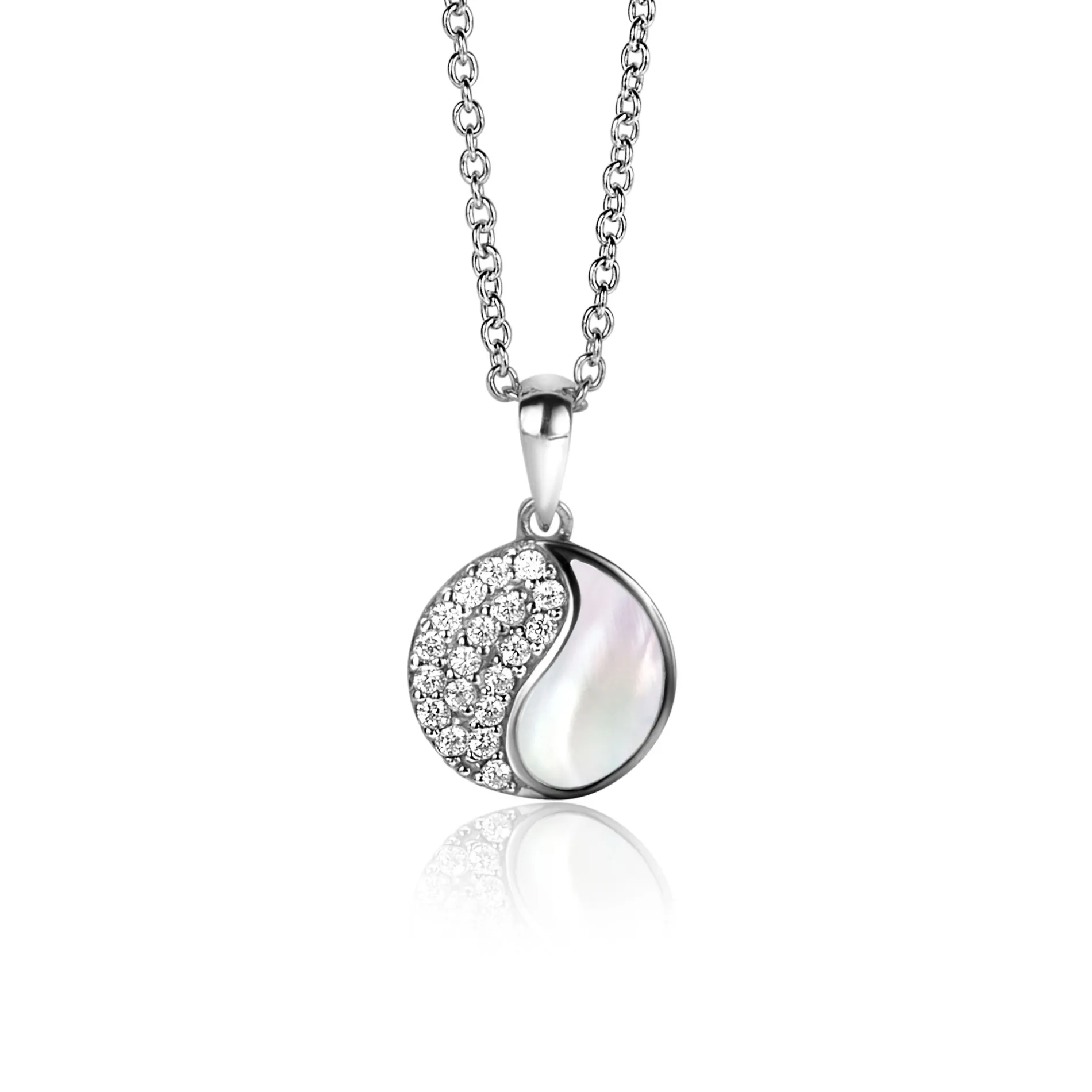 18mm ZINZI zilveren Yin Yang hanger rond, bezet met parelmoer en witte zirconia's. Yin Yang staat symbool voor: balans, harmonie, dynamiek en verbondenheid ZIH2423 (zonder collier)