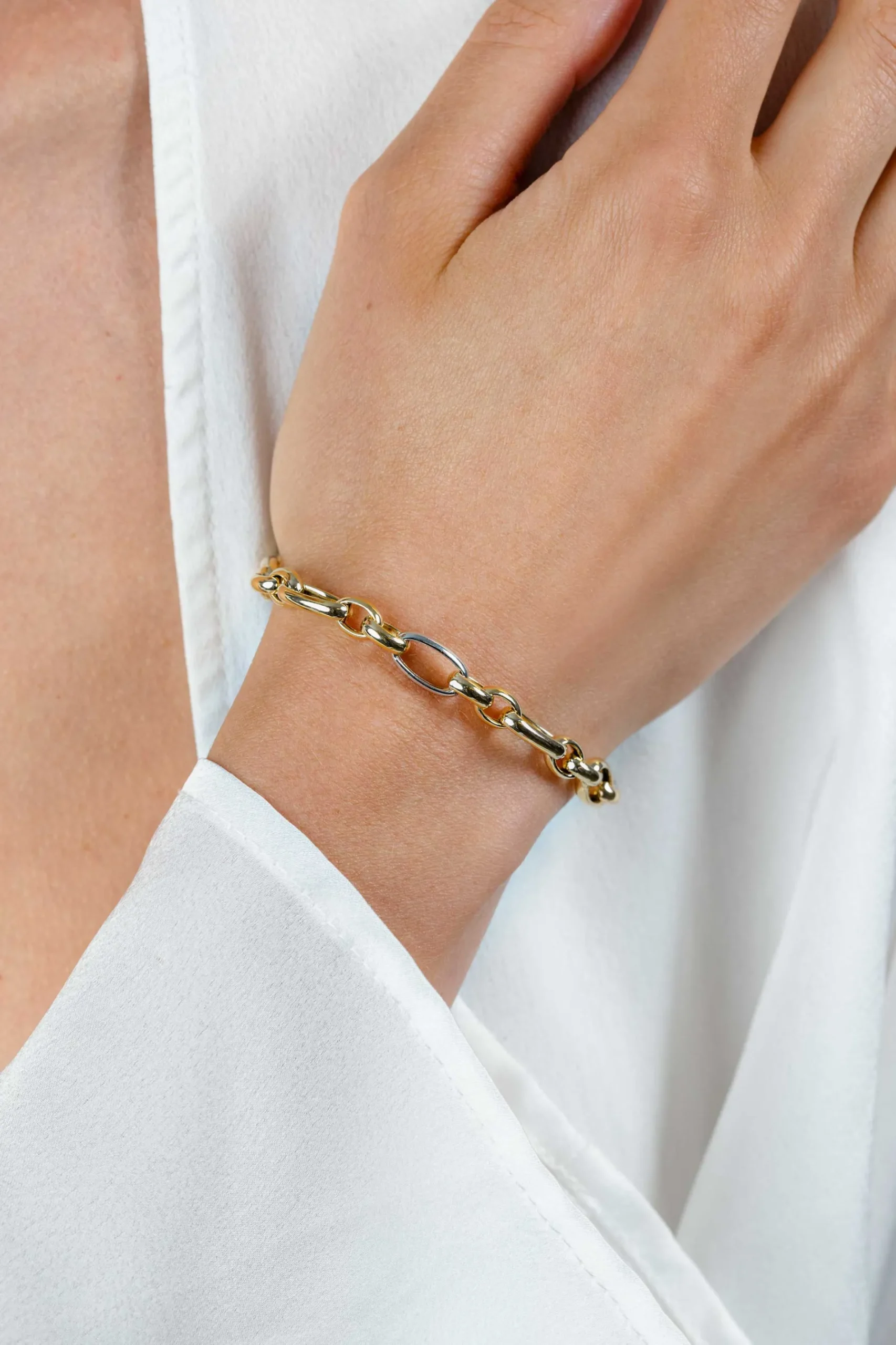 ZINZI bicolor schakelarmband (7mm breed) met afwisselend gold plated jasseron schakels en grote zilveren ovale schakels 19cm ZIA2639