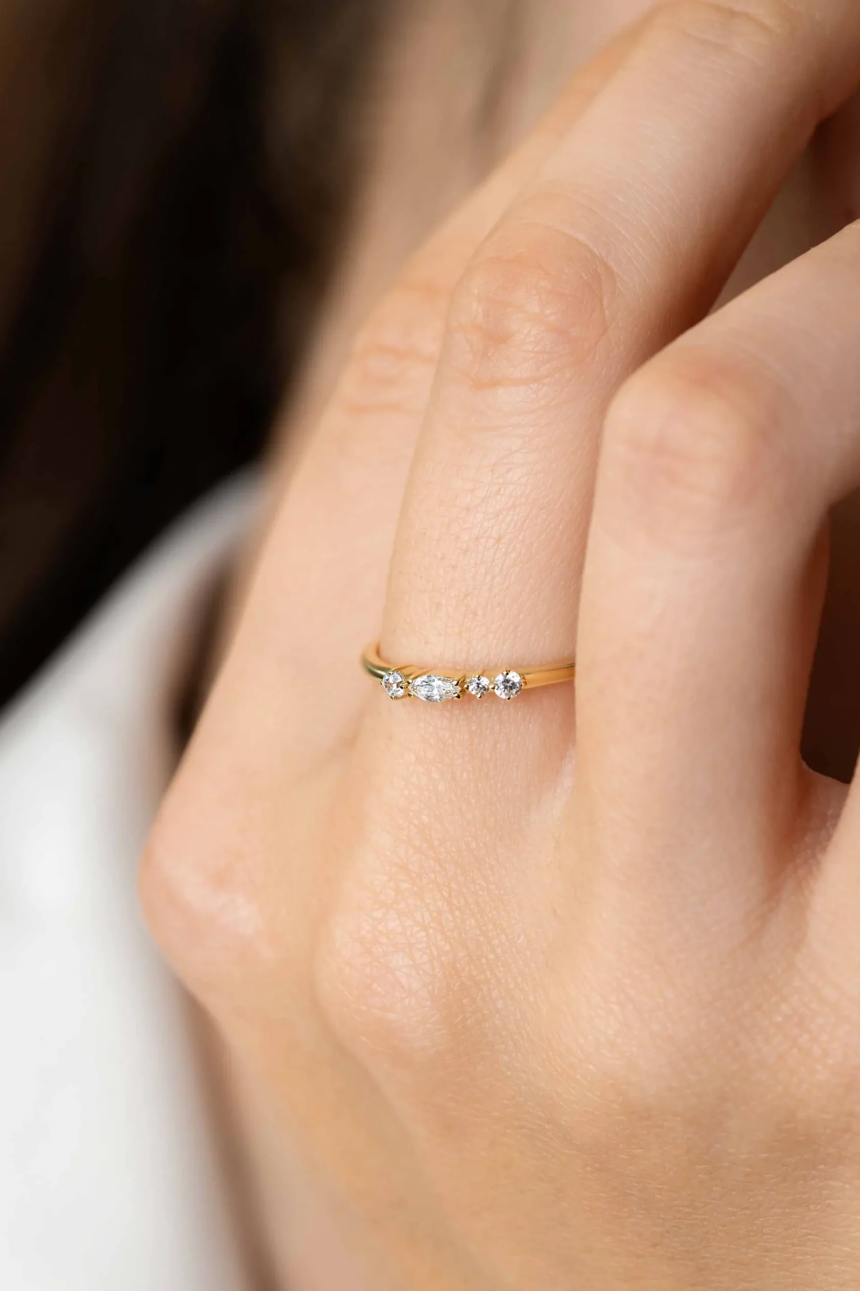 ZINZI Gold 14 krt gouden fantasie ring bezet met vierkante en peervormige witte zirconia's (2,5mm breed) ZGR464