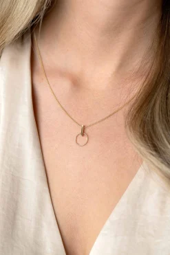 ZINZI Gold 14 krt gouden hanger 18mm met open ronde vorm en trendy staafje als hangoog ZGH404 (zonder collier)