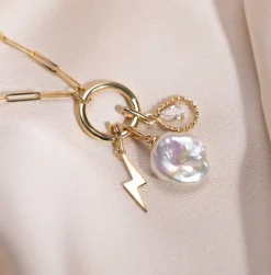 ZINZI Gold 14 krt gouden hanger met witte parel 10mm in natuurlijke vorm ZGH405 (zonder collier)