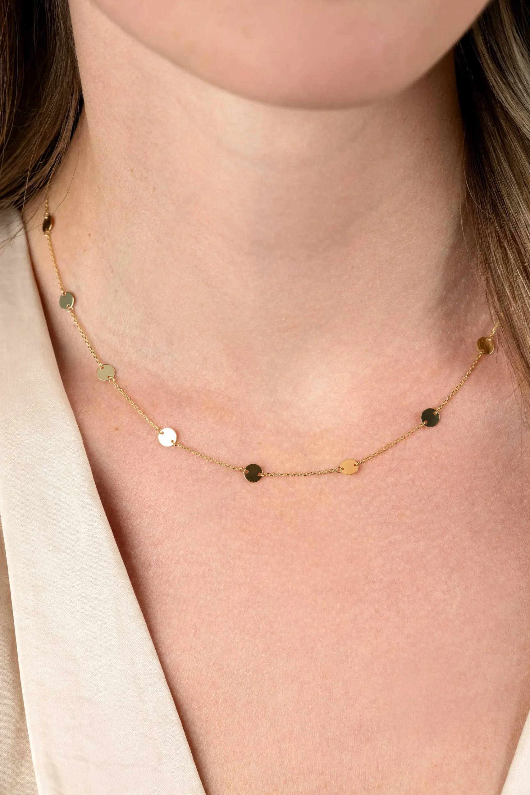 ZINZI Gold 14 krt gouden ketting met subtiele jasseron schakels en negen ronde gladde plaatjes 5mm breed 42-45cm ZGC503