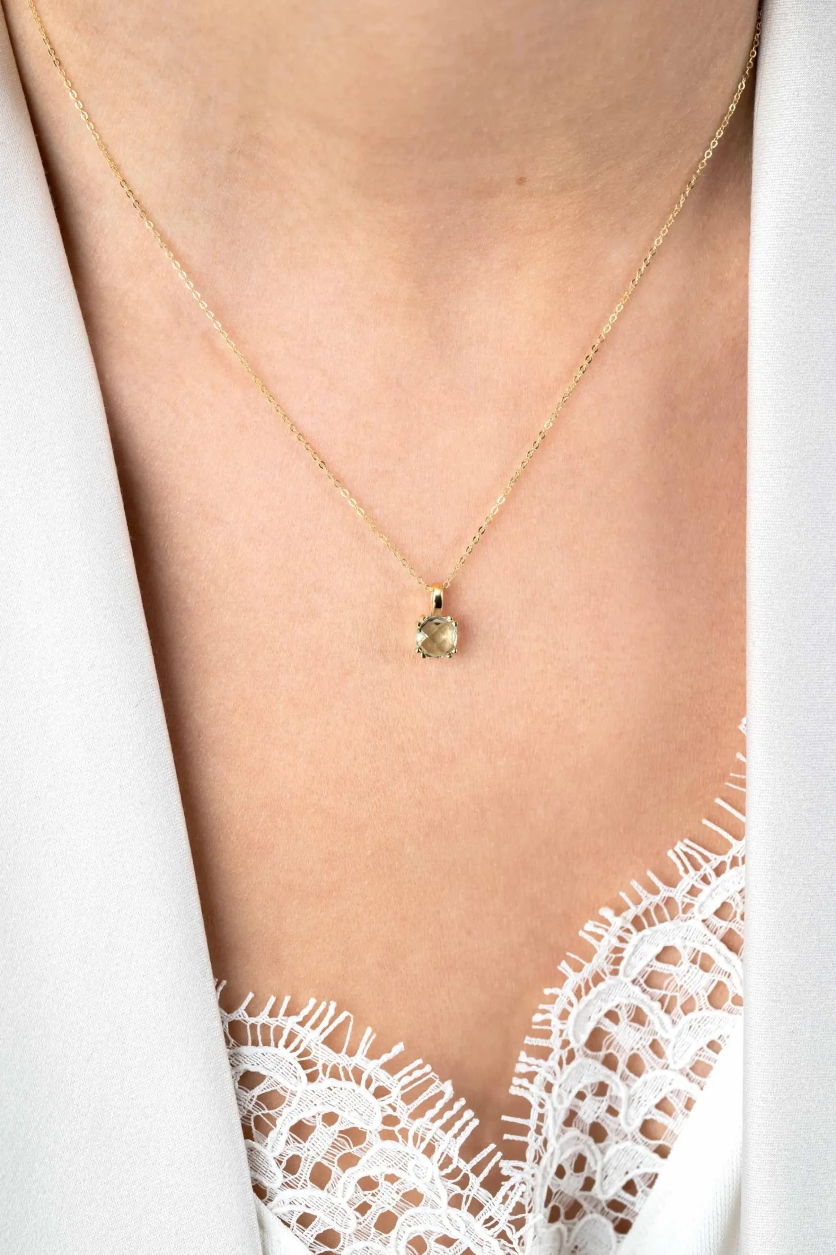ZINZI Gold 14 krt gouden ketting 45cm met chique vierkante hanger 12 mm, bezet met lichtgroen amethist ZGC376