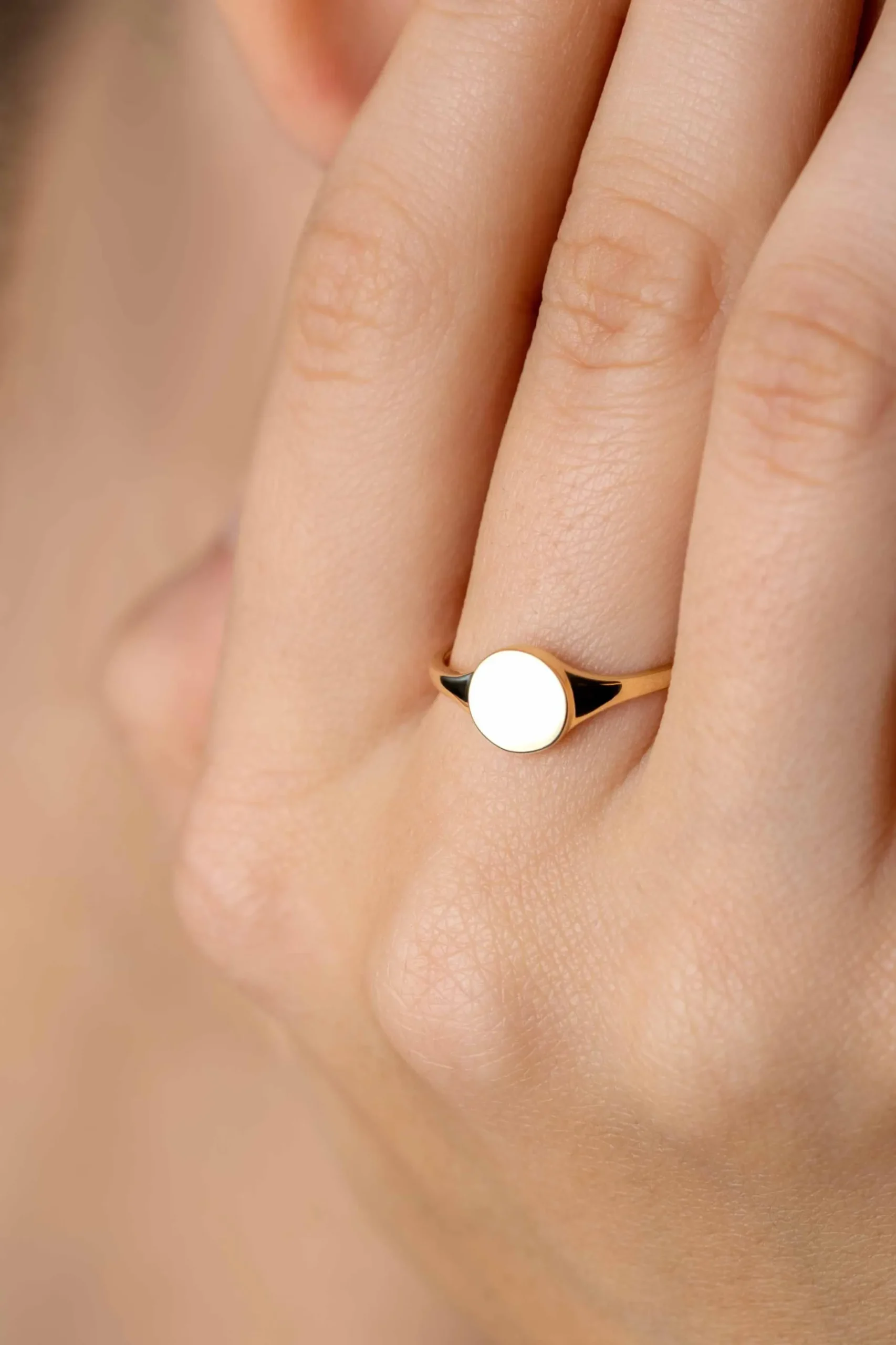 ZINZI Gold 14 krt gouden monogram ring met ovaal plaatje van 7mm ZGR406