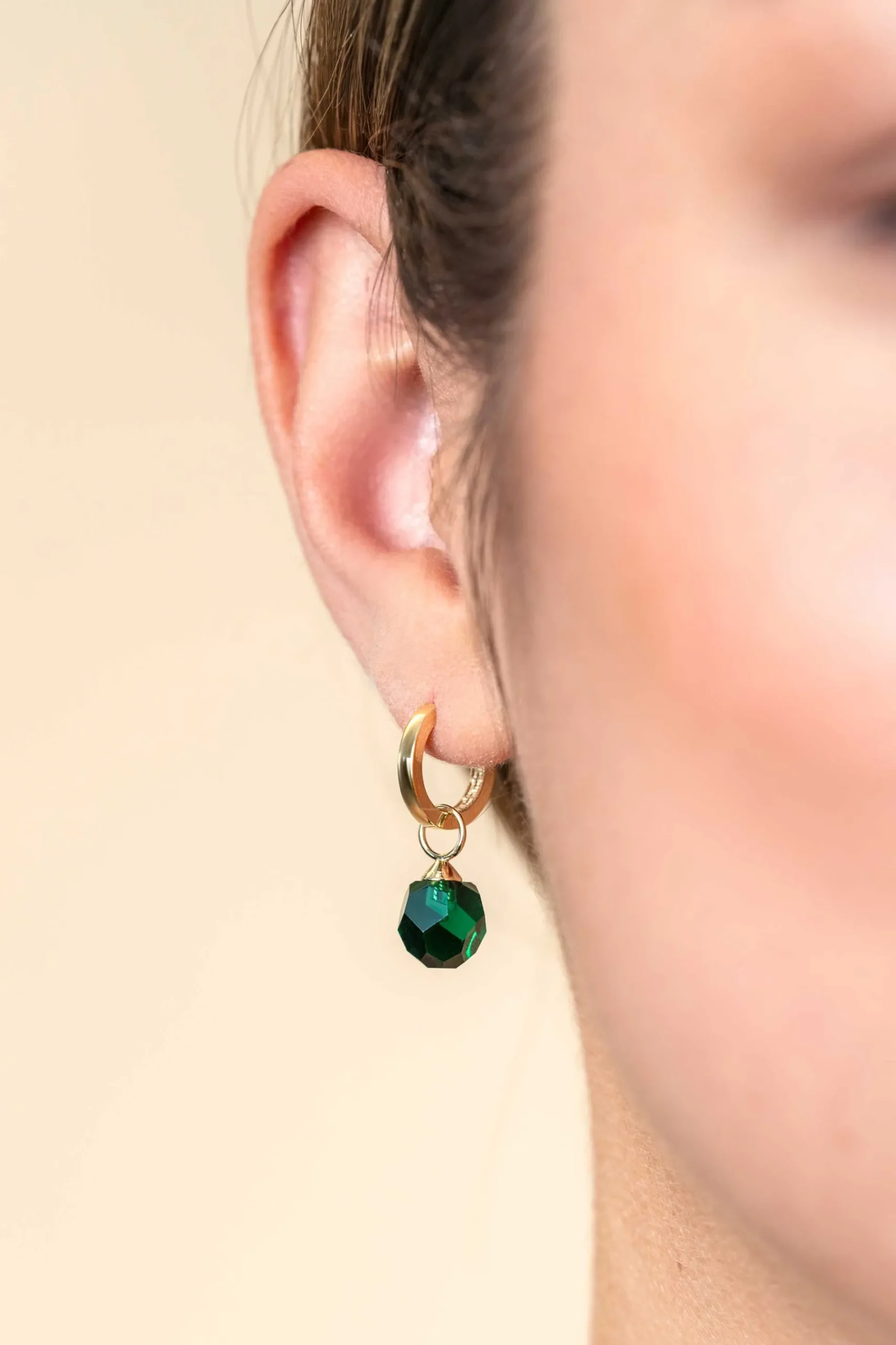 ZINZI Gold 14 krt gouden oorbedels groene beads 8mm ZGCH144G (zonder oorringen)