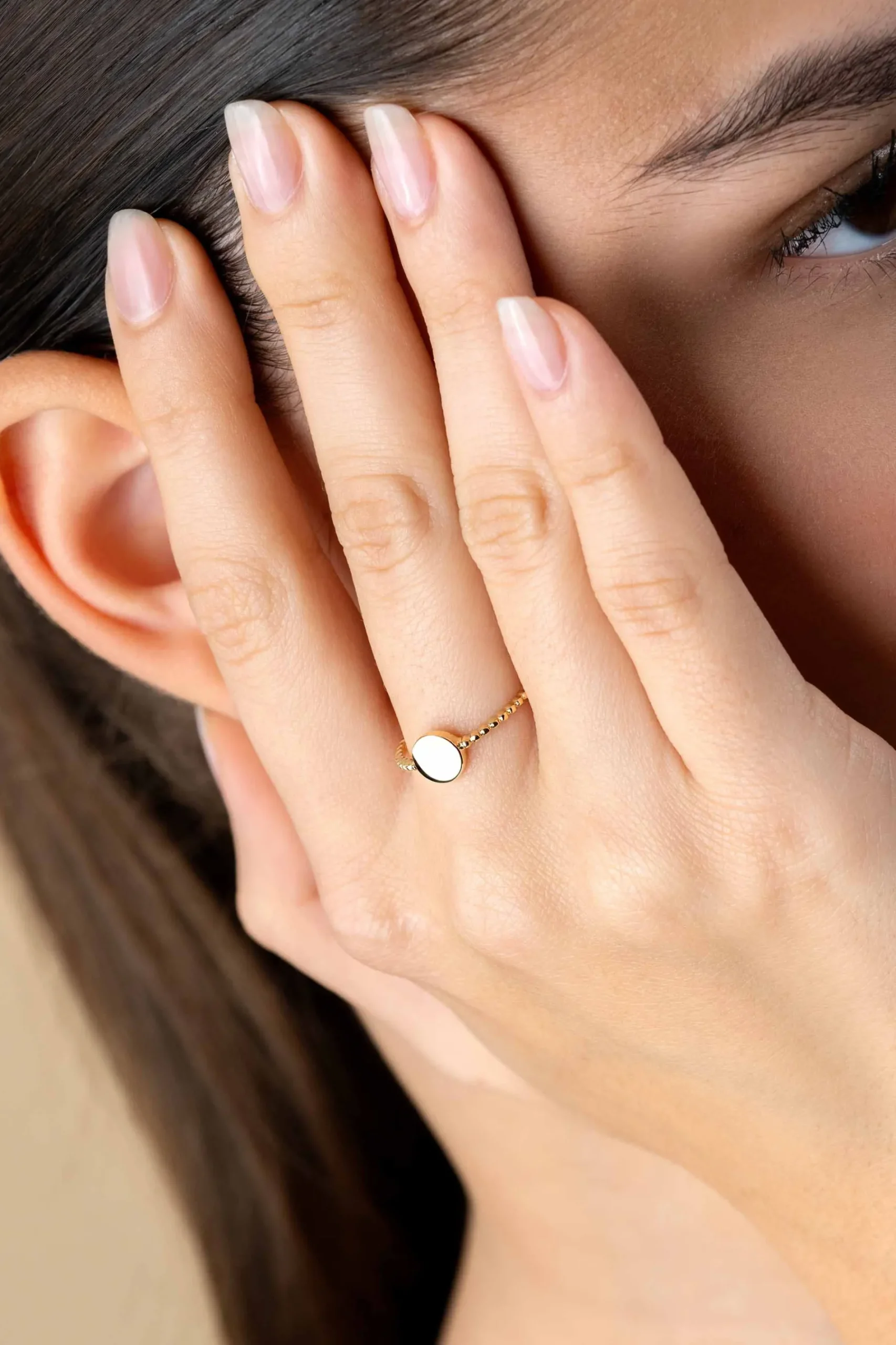 ZINZI Gold 14 krt gouden ring met bolletjes scheen en glanzend rond plaatje van 6,5mm ZGR399