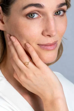 ZINZI Gold 14 krt gouden ring met een trendy open rondje 8mm ZGR377