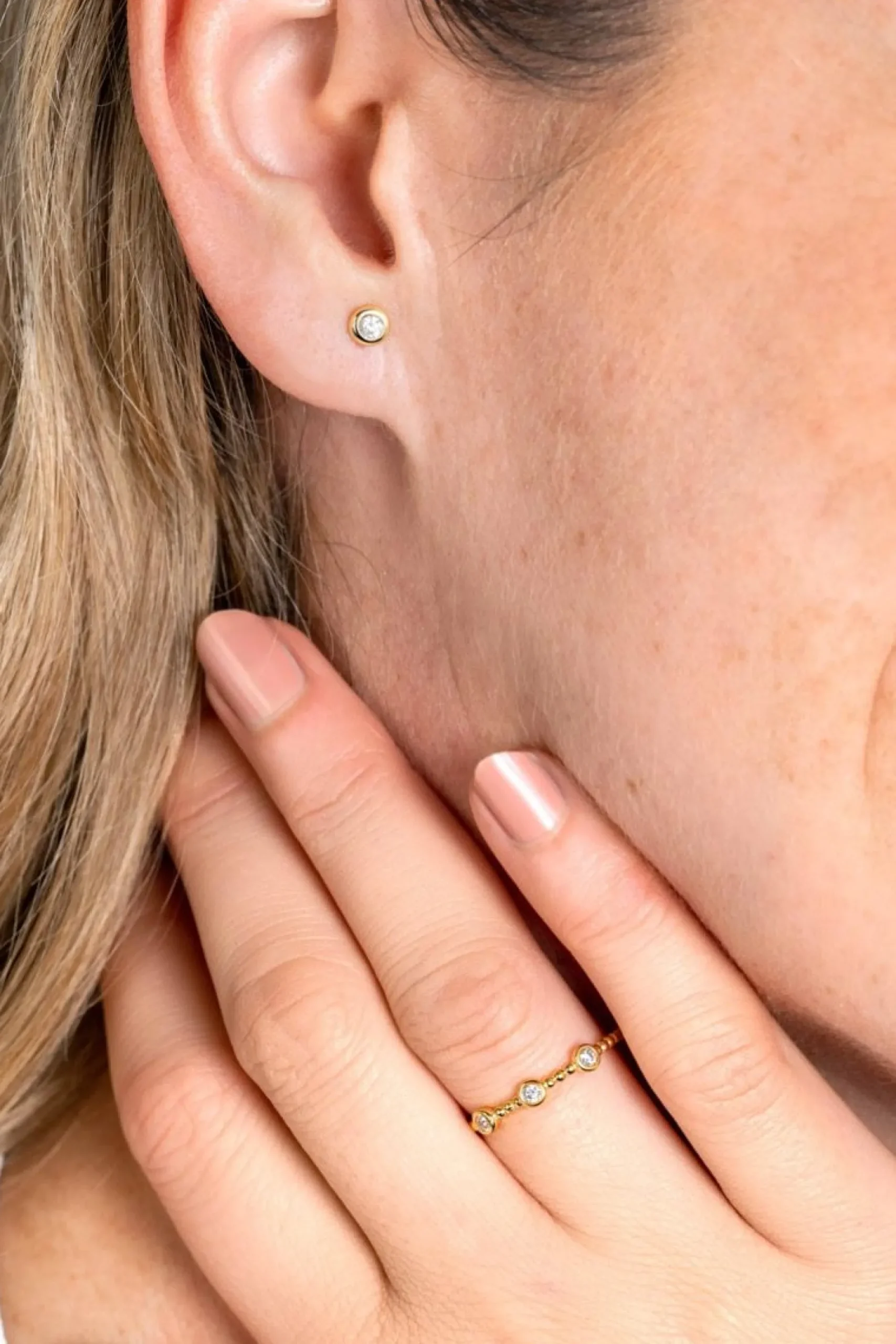 ZINZI Gold 14 krt gouden ring met bolletjes scheen en bezet met drie ronde witte zirconia's in bolletjes zetting van 3mm ZGR309