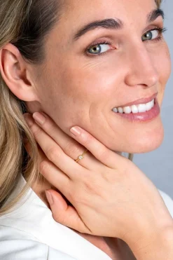 ZINZI Gold 14 krt gouden ring met bolletjes scheen en bezet met een ronde witte zirconia in vierkante zetting van 3,5mm ZGR310