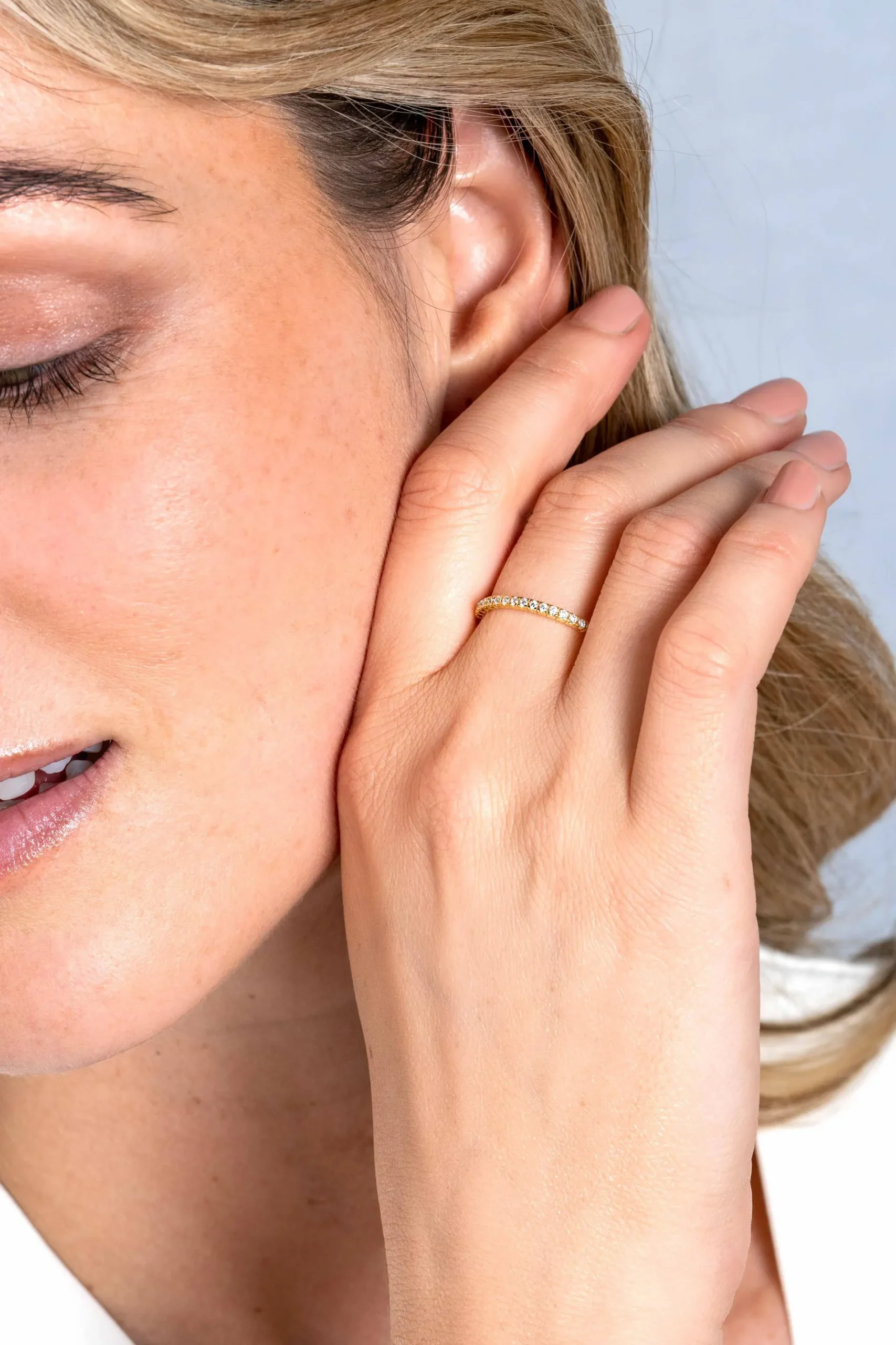 ZINZI Gold 14 krt gouden ring 1,7mm breed met 40 witte zirconia's gezet in railzetting ZGR373