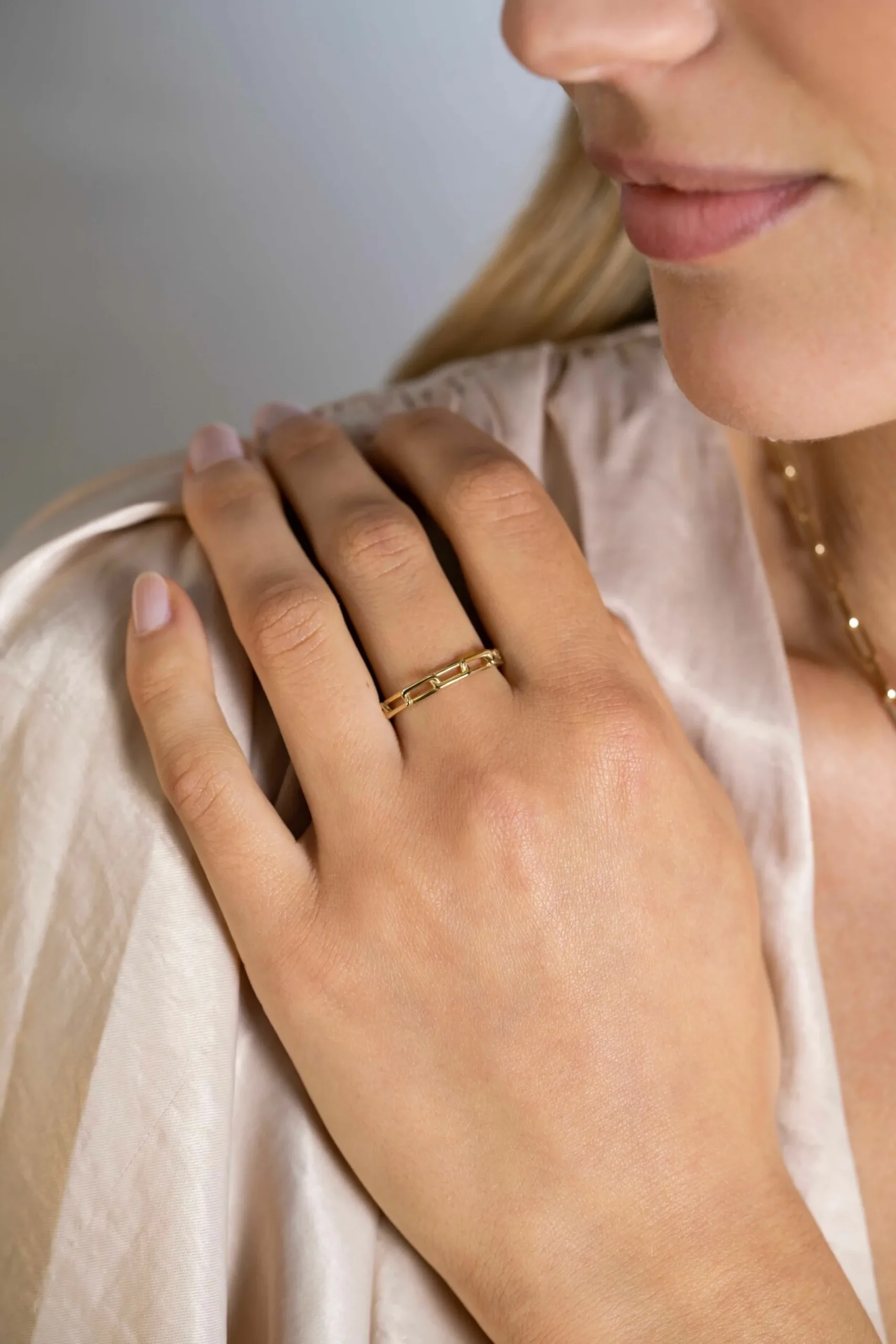 ZINZI Gold 14 krt gouden schakelring van 3mm breed, met de populaire paperclip-schakel ZGR346