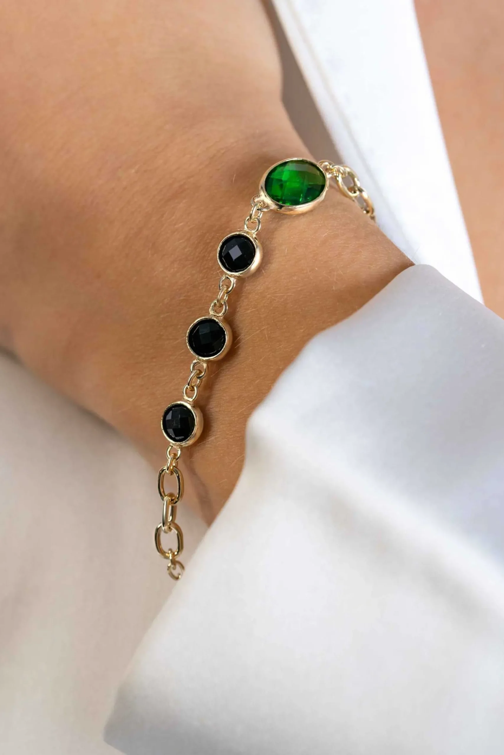 ZINZI gold plated zilveren schakel armband met drie ronde zettingen zwart en ovale zetting groen 17-20 cm ZIA2389