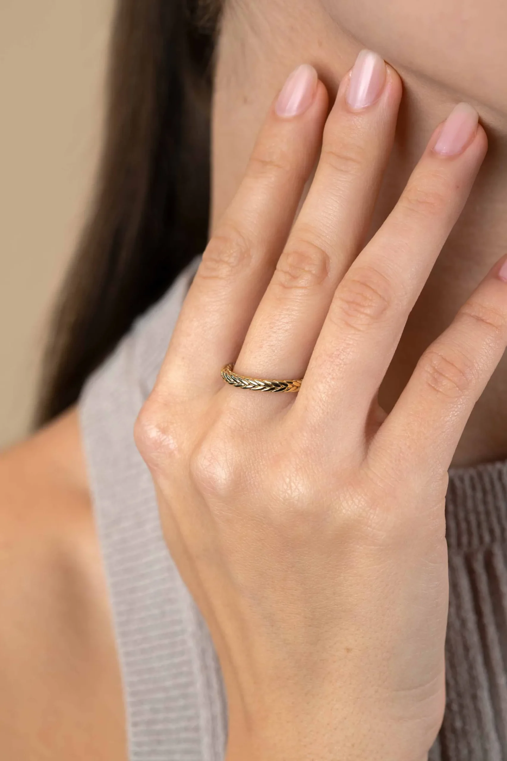 ZINZI gold plated zilveren ring met sierlijk gevlochten touweffect 2,6mm breed ZIR2553G