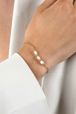 ZINZI gold plated zilveren schakelarmband met drie witte natuurlijk gevormde zoetwaterparels in het midden 17-19cm ZIA2643