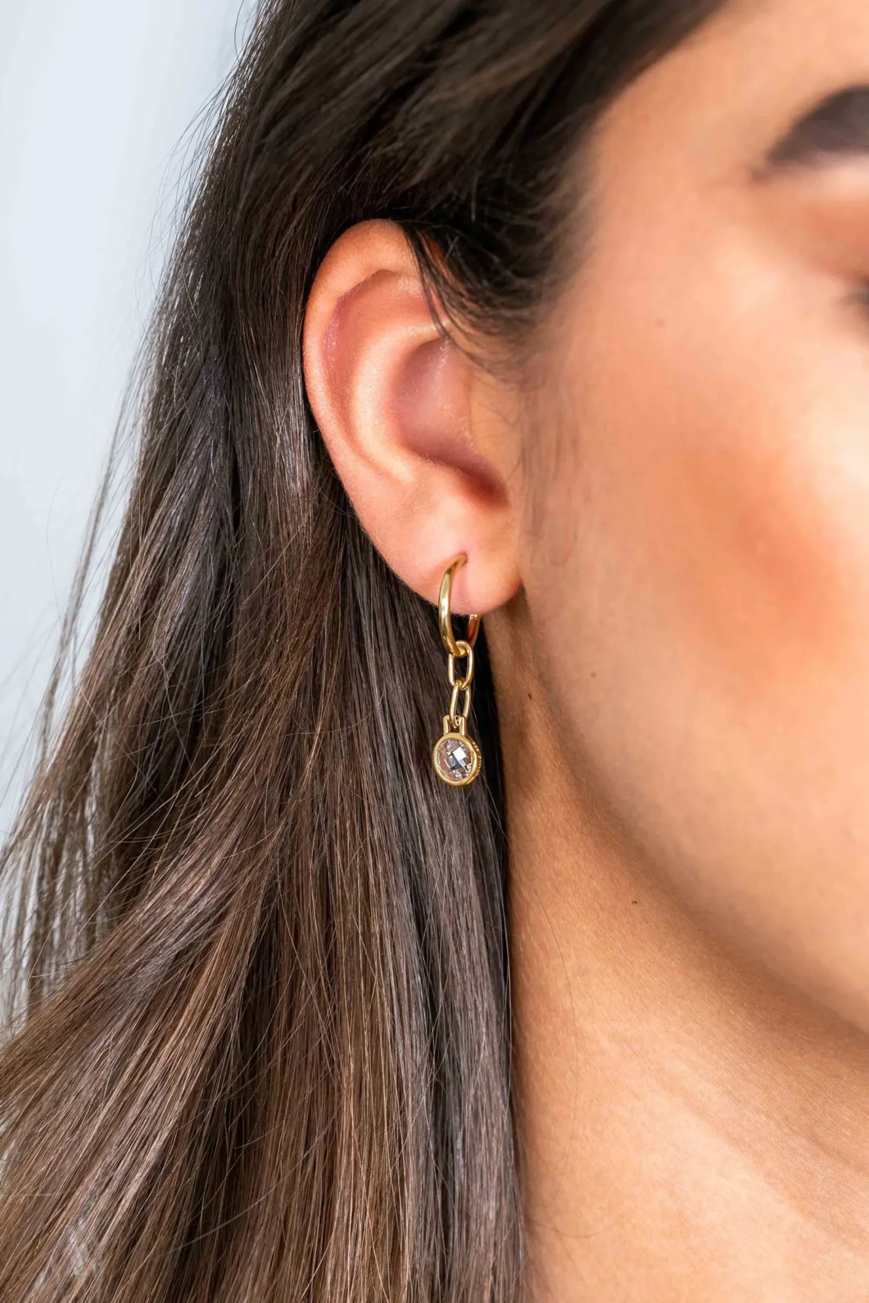 ZINZI gold plated zilveren oorringen 13mm met paperclip schakel en ronde witte zirconia 30mm ZIO2304G